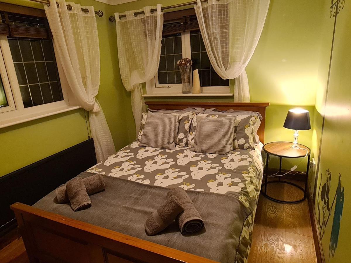 Spacious, 5 Bed House For 9 In Chester Exterior foto