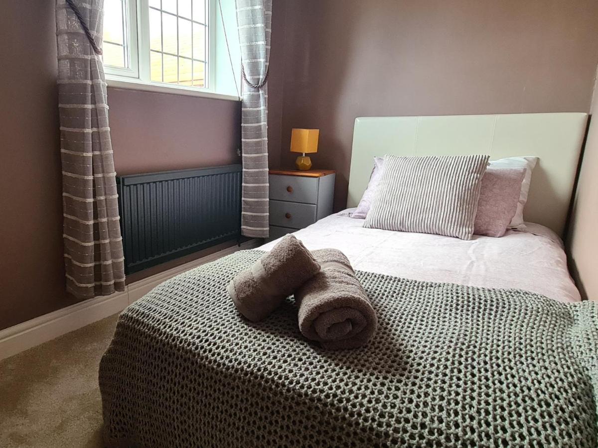 Spacious, 5 Bed House For 9 In Chester Exterior foto