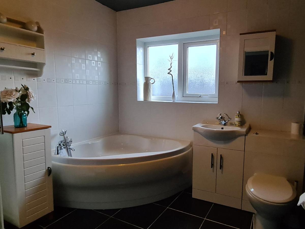 Spacious, 5 Bed House For 9 In Chester Exterior foto